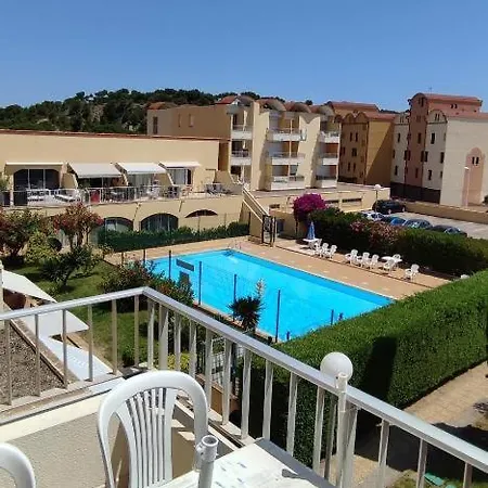 Appartement T2 Sur Le Port De Plaisance De *